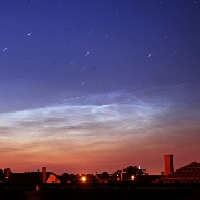 <font class="tempImageTitleThumbText">NLC, Moon & Venus</font><br>Karoly Jonas<br>Jun 21 3:28am<br>Budapest - Hungary