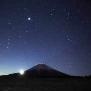 <font class="tempImageTitleThumbText">Geminids Meteor And Moon On The Mt.FUJI</font><br>Kouji Ohnishi<br>Dec 16 10:45am<br>Asagiri-Kogen, Yamanashi, Japan
