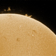 <font class="tempImageTitleThumbText">Solar Prominence</font><br>Vinayak Khune<br>Dec 14 2:08pm<br>Pune, India
